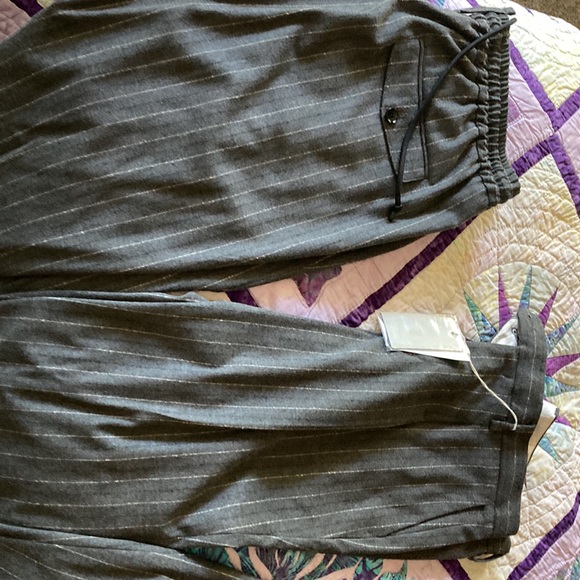 Men’s Suit. Medium size. Custom made. SSEINSE. Modern. Charcoal with pinstripes - Picture 5 of 6